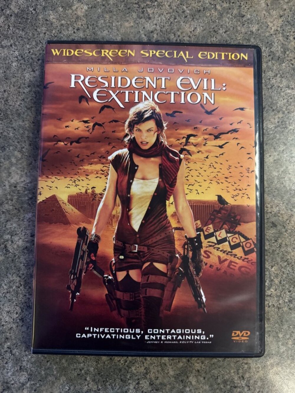 Resident Evil: Extinction Widescreen Special Edition DVD. Action-packed zombie h